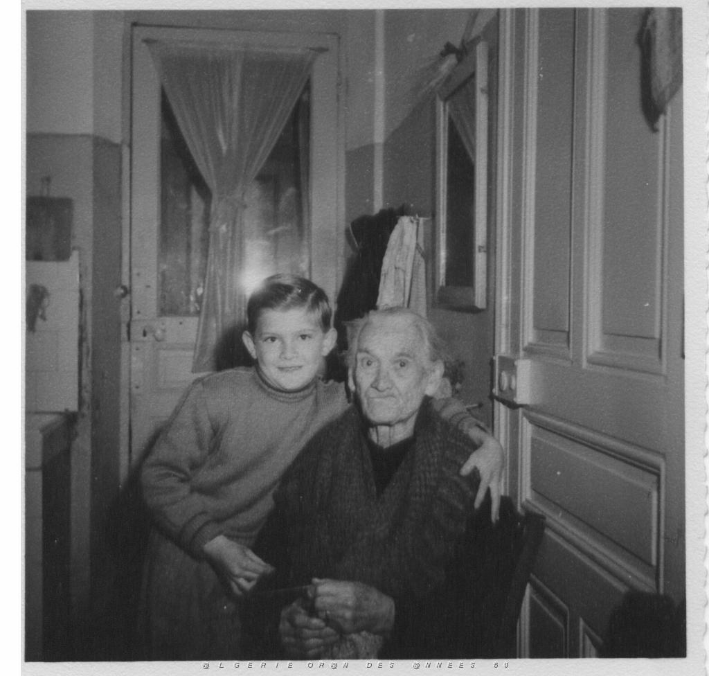 12 AVEC MON ARRIERE GRAND MERE SURNOMMEE LA TIA BOTINA DECEDEE A 102 ANS A MARSEILLE.JPGX.jpg